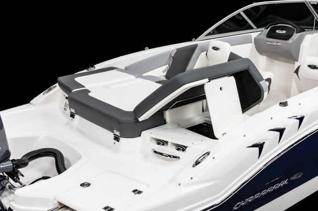 2025 19 SSi OB Transom Starboard Sun Lounge