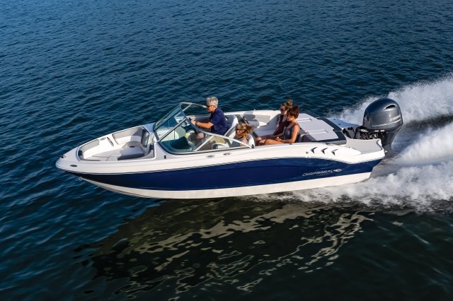 2025 19 SSi OB Cruising on Lake Front Port View