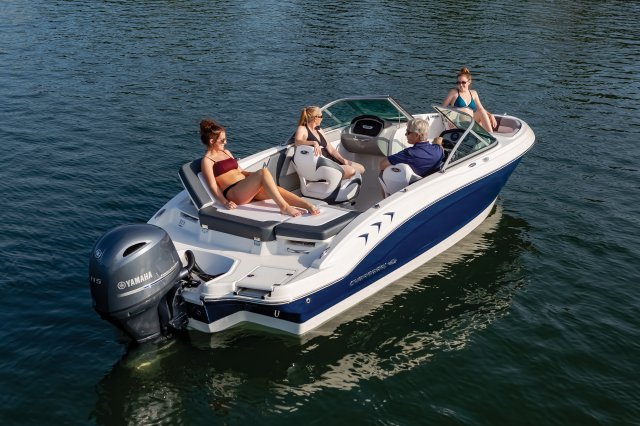 2025 19 SSi OB Lounging on a Lake Rear View