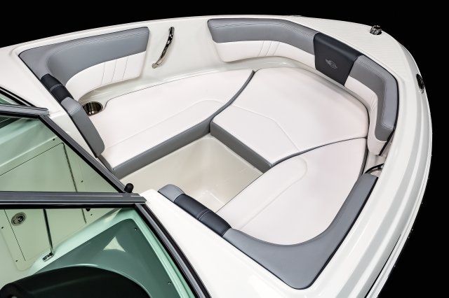 19 SSi - Bow Seating