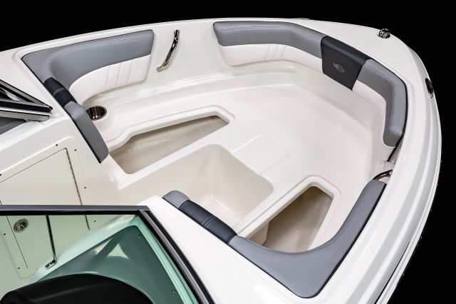 19 SSi - Bow Storage