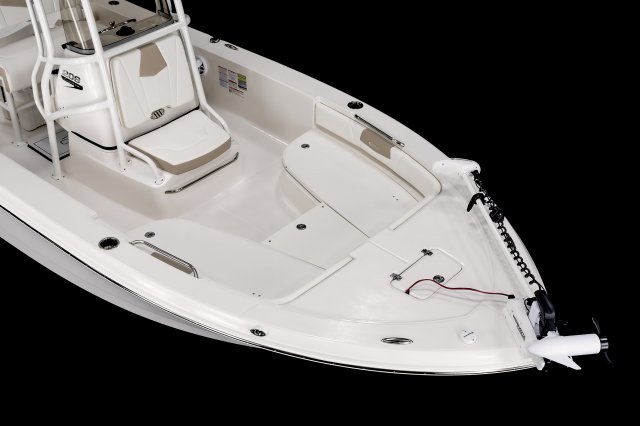 2025 R206 Cayman Bow Casting Deck