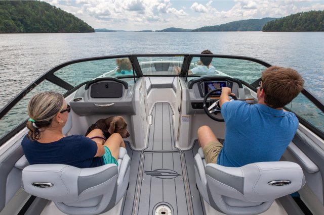 2026 21 SSi OB Cruising on a Lake Cockpit View