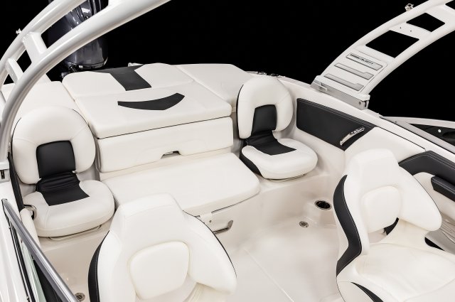 2025 21 SSi OB Ski & Fish Cockpit Seating
