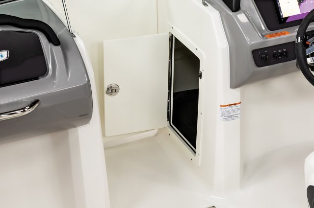 2025 21 SSi OB Ski & Fish Helm Storage