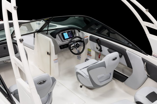 2026 21 SSi OB Ski & Fish Helm Station