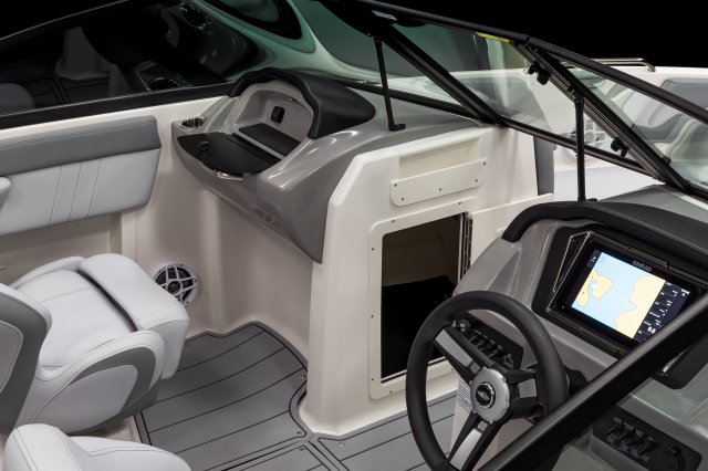 2026 21 SSi Port Console Storage