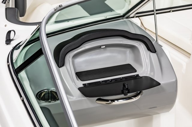 2025 21 SSi Ski & Fish Glove Box