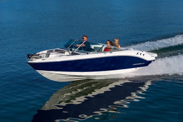 2025 21 SSi Ski & Fish Cruising on Lake Front Port View