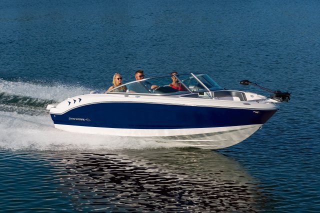 2025 21 SSi Ski & Fish Cruising on Lake Front Starboard View