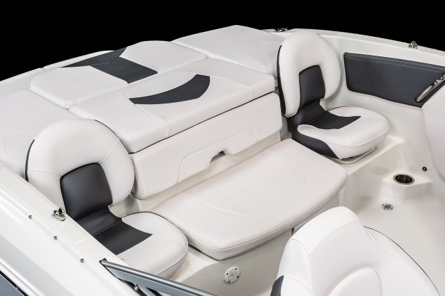 2025 21 SSi Ski & Fish Cockpit Seating