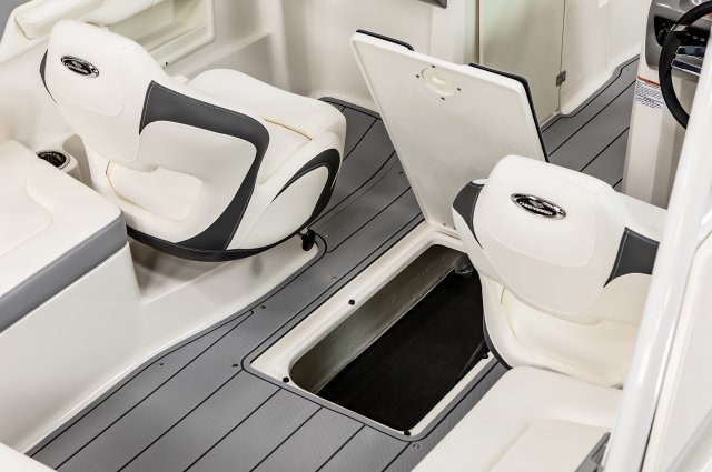 2025 23 SSi OB Cockpit Floor Storage