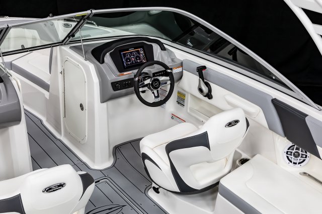 2025 23 SSi OB Helm Station