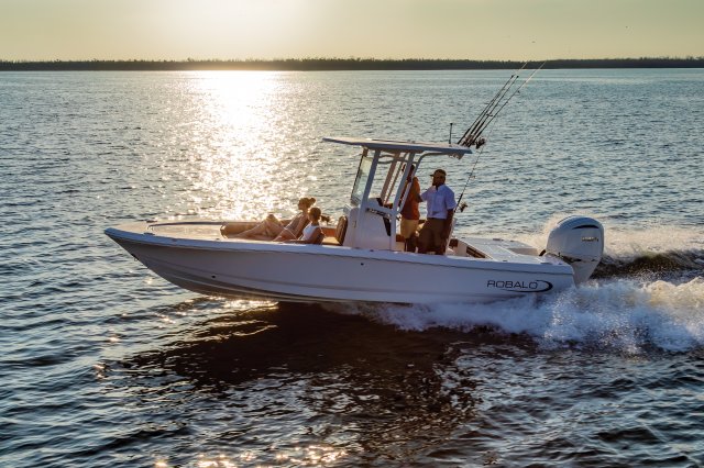 2025 R246 Cayman Running in Ocean Port View