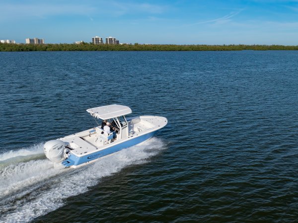 2025 R266 Cayman Running in Ocean Rear Starboard View