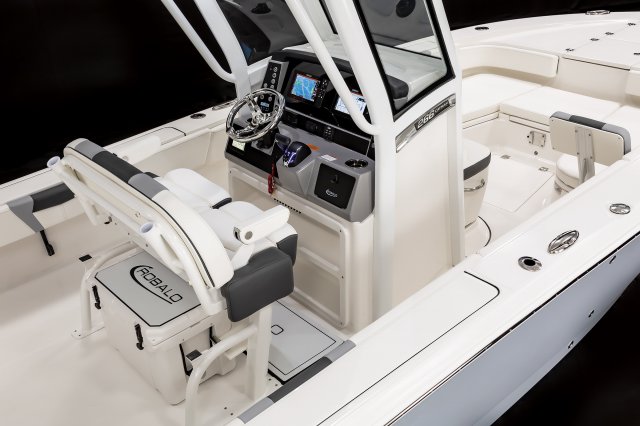 Robalo R266 Cayman Helm Console