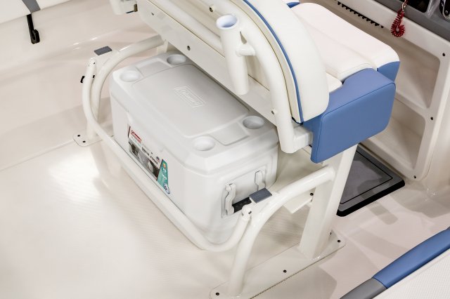 2025 R266 Cayman Sky Deck Leaning Post Cooler