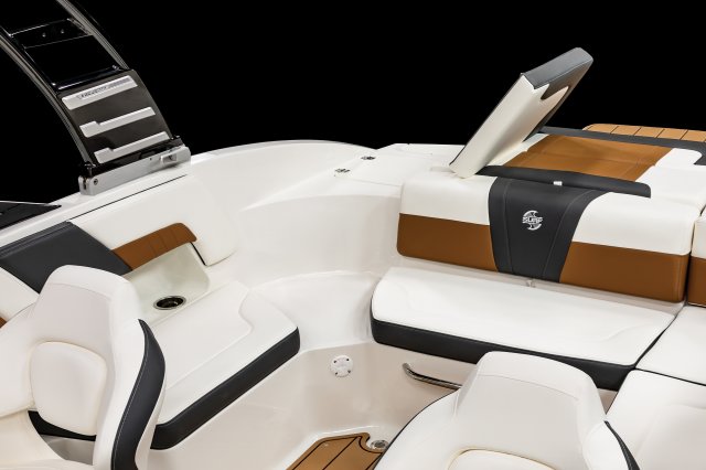 2026 GTS 3 Transom Walkway