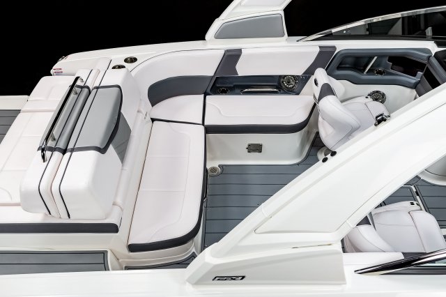 2025 270 OSX Cockpit Seating