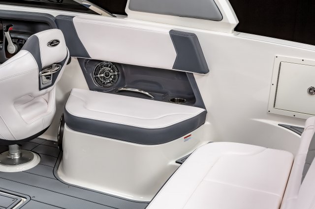 2025 270 OSX Cockpit Starboard Bench