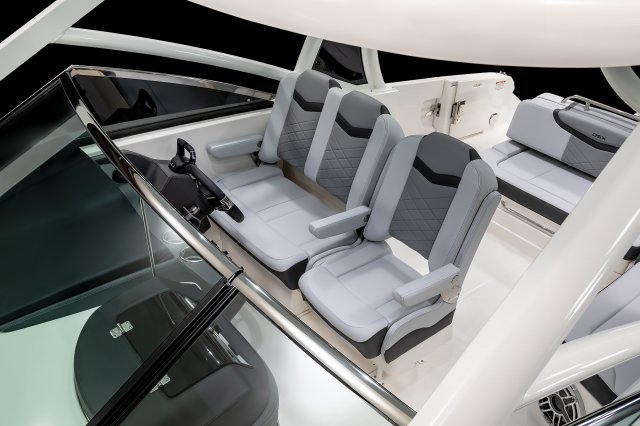 2026 280 OSX Helm Seating