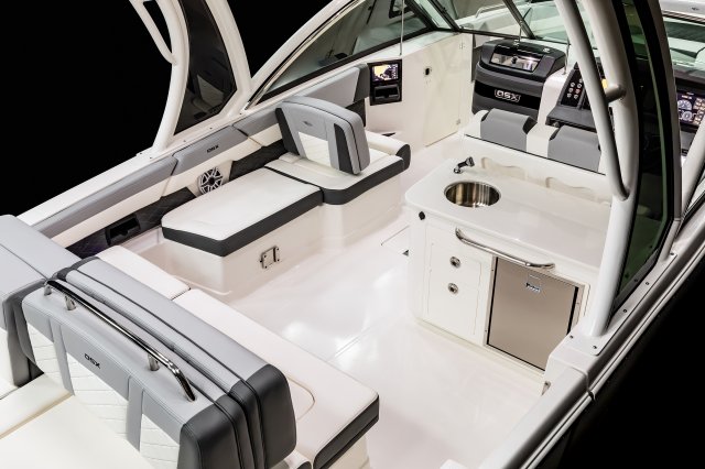 2025 310 OSX Cockpit Seating