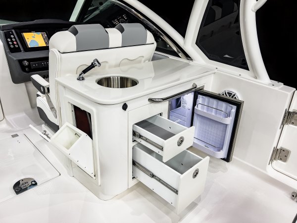 2025 310 OSX Cockpit Wetbar