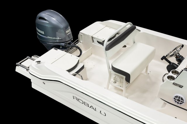 Robalo R160 Transom Casting Deck