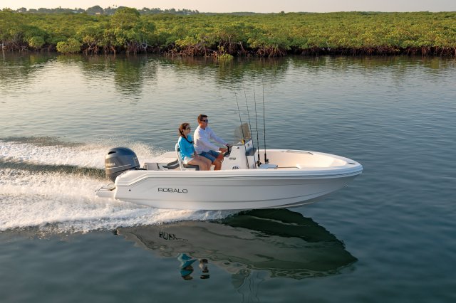 Robalo R160 Running