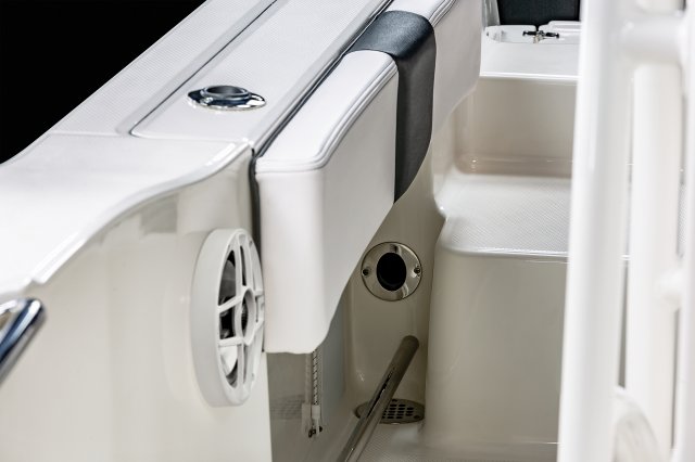 2025 R202EX Starboard Rod Storage