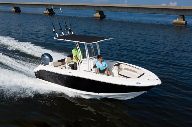 2025 R202EX Running in Ocean Front Starboard View