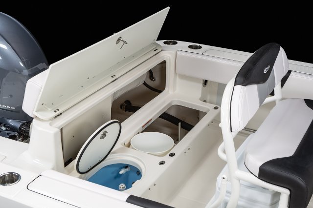 2025 R202EX Transom Storage, Utility Access and Livewell