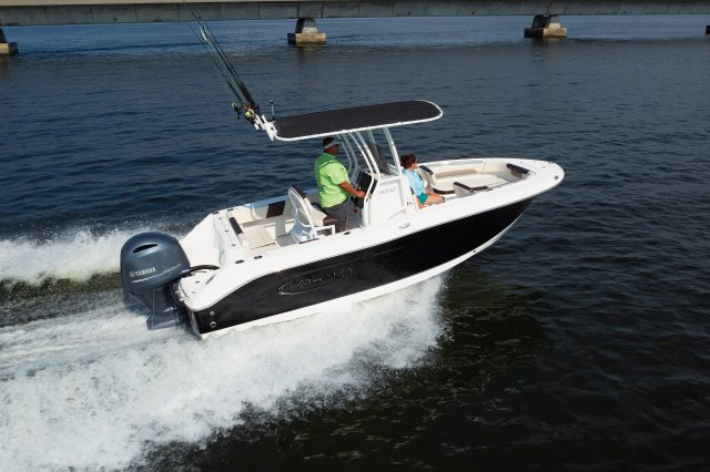 2025 R202EX Running in Ocean Rear Starboard View