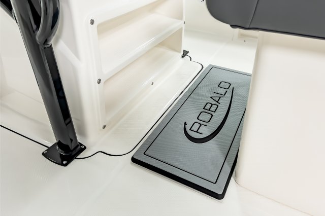2026 R222 Console Helm Mat