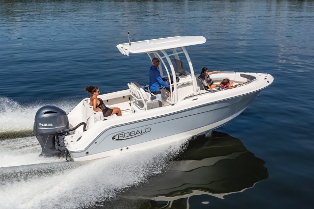 2025 R222EX Running in Ocean Rear Starboard View