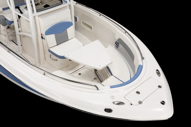 Robalo R222EX Bow Table
