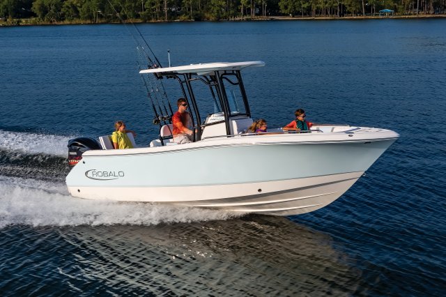 2025 R232EX Running in Ocean Front Starboard View