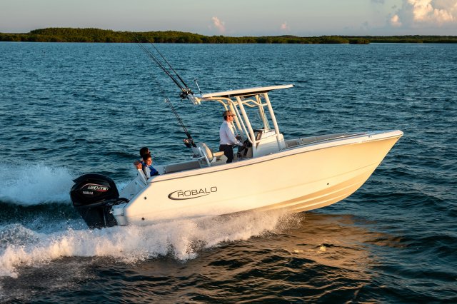 2026 R232EX Running Starboard Profile