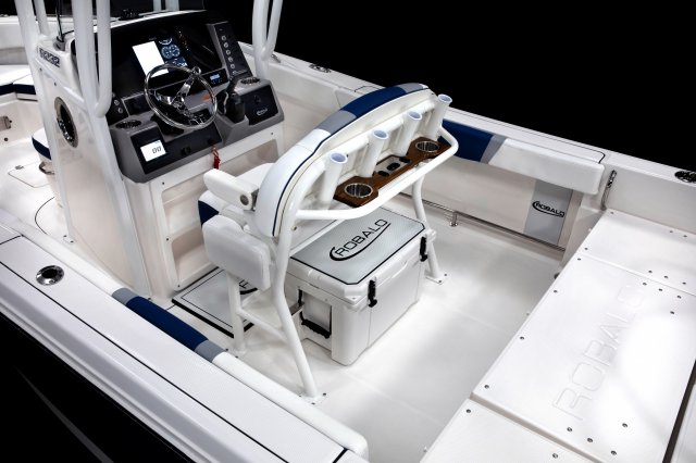 2027 R232 EX Bow Leaning Post