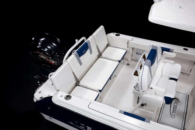 2027 R232 EX Transom Seating
