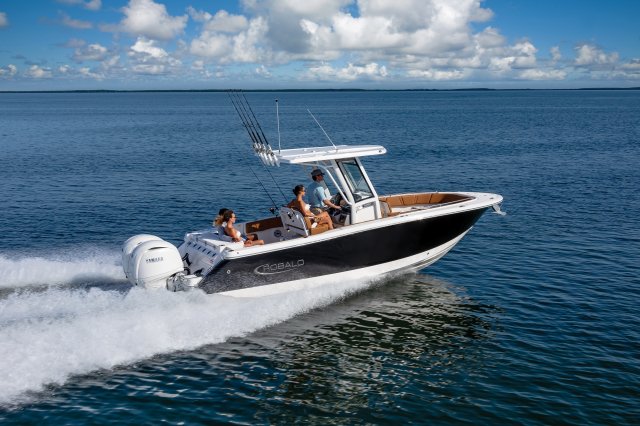 2025 R250 Running in Ocean Rear Starboard View