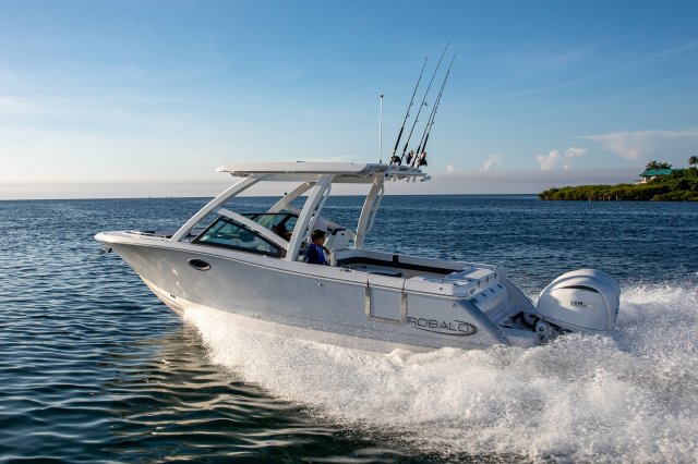 2026 R277 Running in Ocean Rear Port View