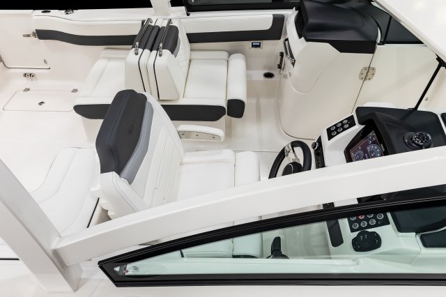 2027 R277 Helm Seating