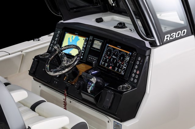 2025 R300 Helm Dash
