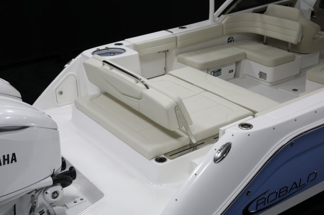 2027 R317 Aft Lounge