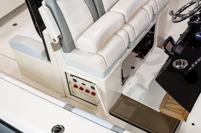 2025 R360 Battery Switch and Storage