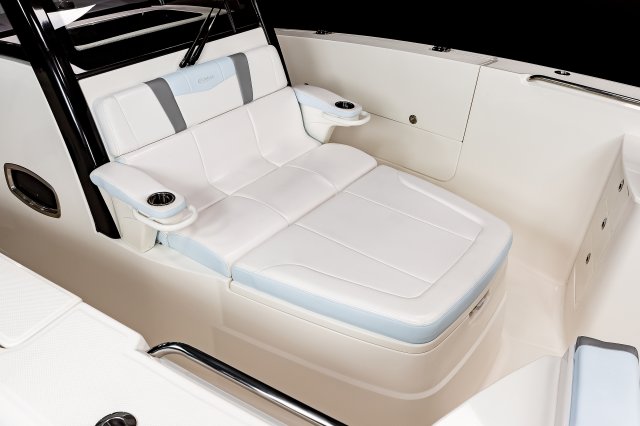 2025 R360 Bow Sun Lounge