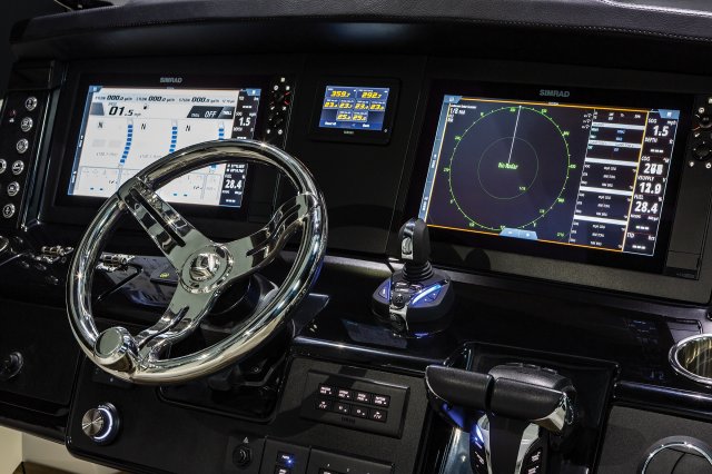 2025 R360 Helm Dash