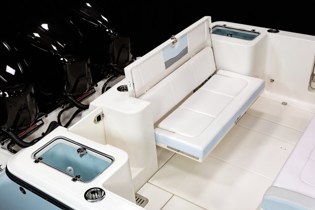2025 R360 Transom Bench Down
