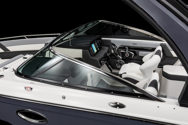 2025 267 SSX Console Seating